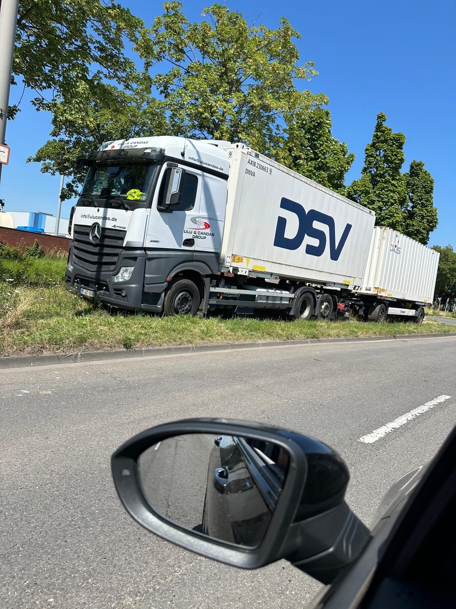 DSV-Auflieger im Straßeneinsatz