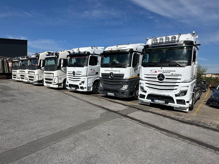 Ulu & Candaş Fuhrpark sauber aufgereiht