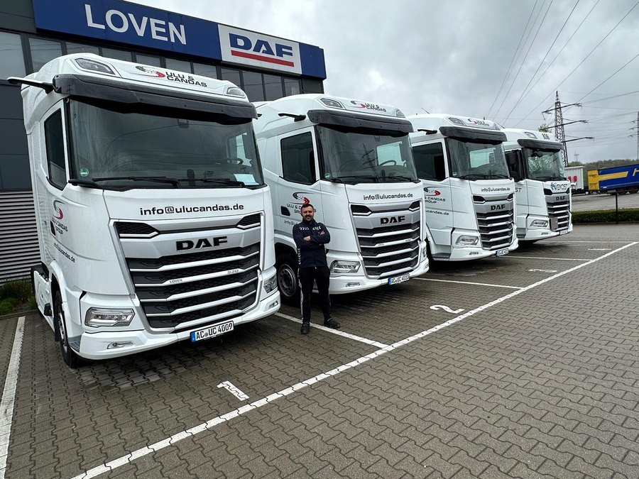 DAF-Zugmaschinen des Fuhrparks vor dem Betrieb