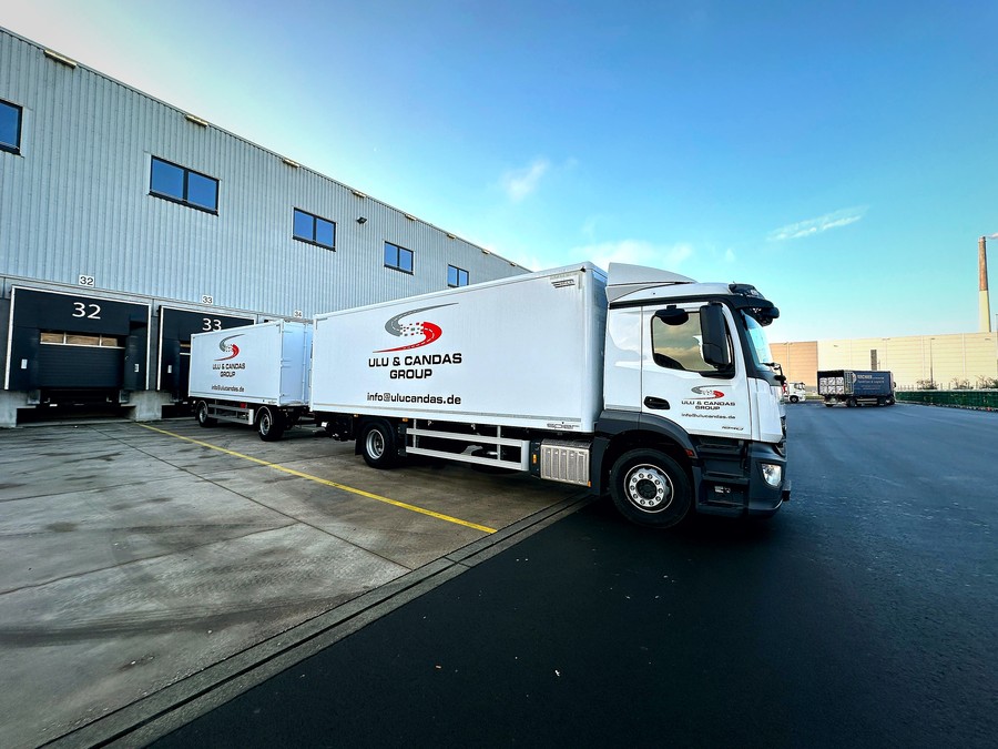 Ulu & Candaş Fahrzeug am Logistik-Dock